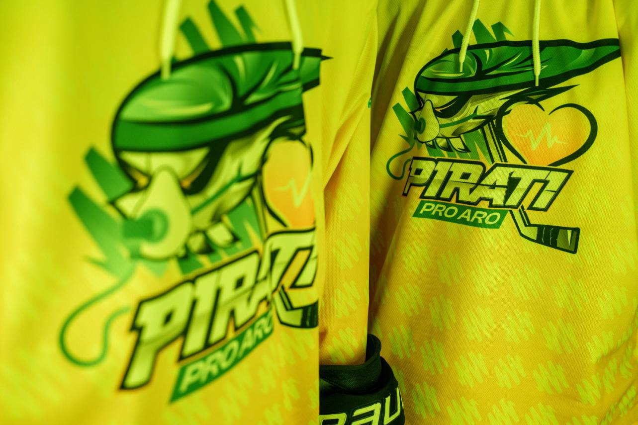 Odložte Ovladače, Hraje se o Víc! Piráti Chomutov Draží Dresy Pro Nemocnici – Podpořte Skutečný "PlayON"!