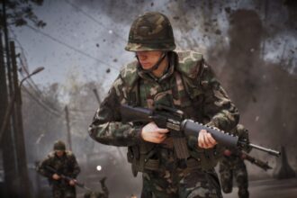 Taktická střílečka '83 odhaluje dvě frakce