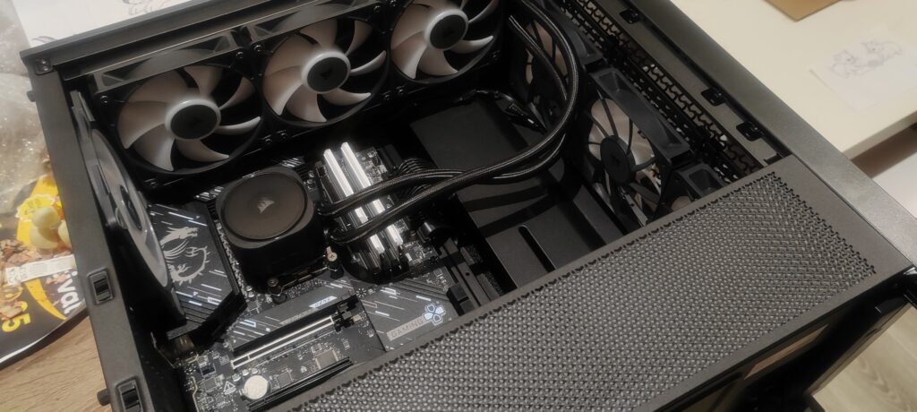 Naše nová herní pc sestava 2025 - Corsair FRAME 4000D RS ARGB Black, MSI X870 GAMING PLUS WIFI, AMD Ryzen 9 9950X3D, Corsair FRAME 4000D RS ARGB Black