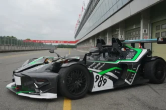 Nevidomý Petr Haluška "Slepý bandita" usedl za tank, automobil i vírník!