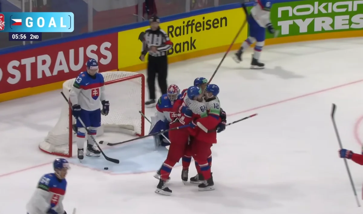Česko porazilo Slovensko 3:2. Červenka rozhodl o postupu