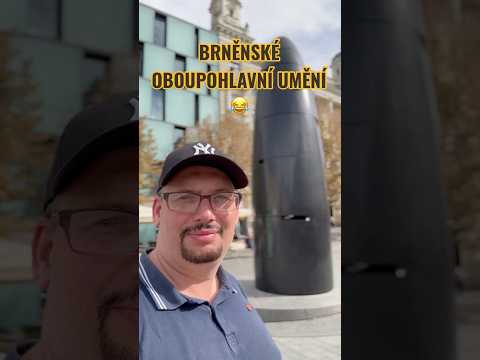 Velké brněnské umění: černý monument a kašna s otvorem s návratem do malé Prahy vás učinit šťastnými - Ráj Hráče